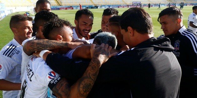 Colo Colo: One on one of Cacique's players against Everton Colo Colo: One on one of Cacique's players against Everton